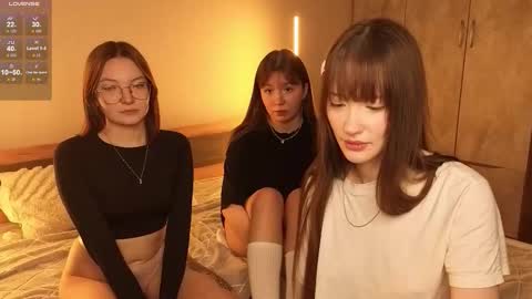 Snapshot of _reverse_gang_ chatting on 11-15-25, 05:09 LISSAPVT IS OPEN online show from 11-15-25, 05:09