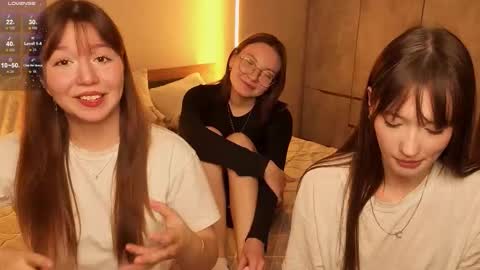 Snapshot of _reverse_gang_ chatting on 11-16-25, 05:18 LISSAPVT IS OPEN online show from 11-16-25, 05:18