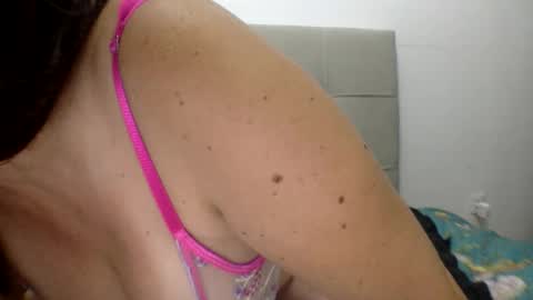 Snapshot of _sansa_ chatting on 06-11-26, 12:32 Anna online show from 06-11-26, 12:32