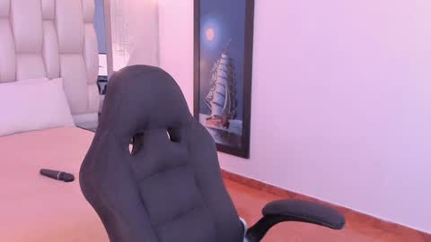 Snapshot of _saragarcia_ chatting on 01-15-25, 02:56 Sara online show from 01-15-25, 02:56