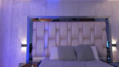 Snapshot of _saragarcia_ chatting on 02-06-25, 11:32 Sara online show from 02-06-25, 11:32