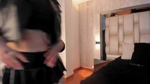 Snapshot of _saragarcia_ chatting on 02-18-25, 02:38 Sara online show from 02-18-25, 02:38