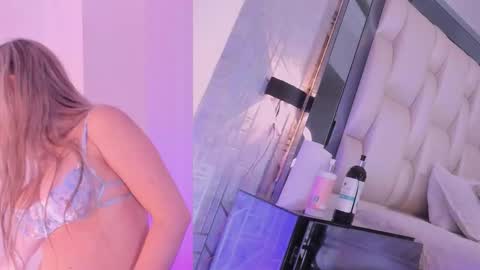 Snapshot of _saragarcia_ chatting on 10-29-25, 11:23 Sara online show from 10-29-25, 11:23