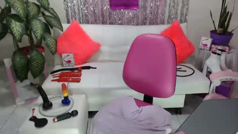 Snapshot of _sexypamela chatting on 12-20-24, 06:40 sexy pamela online show from 12-20-24, 06:40