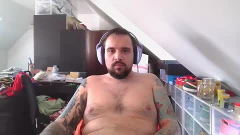 _smiley_bear27 online show from 11-09-25, 05:06