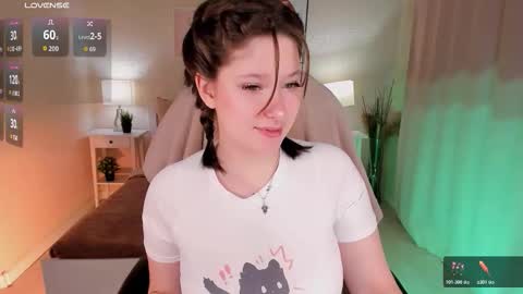 Sofi  Follow me  online show from 11-22-25, 07:18