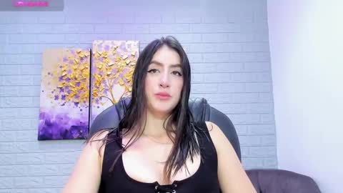 Snapshot of _sofia_cruz chatting on 10-15-25, 07:14 640 200 online show from 10-15-25, 07:14