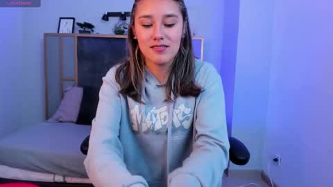 Sophie  online show from 10-11-25, 05:00