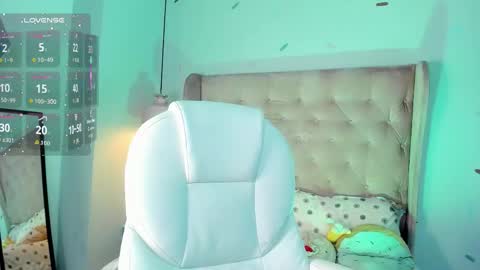 Sophie  online show from 12-20-25, 09:00