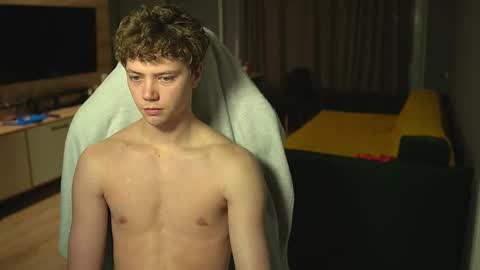 OLIVERpvt is open online show from 12-17-25, 03:12