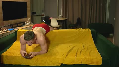 OLIVERpvt is open online show from 12-20-25, 03:02