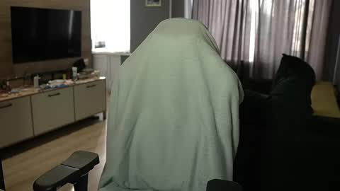 OLIVERpvt is open online show from 03-31-26, 12:05