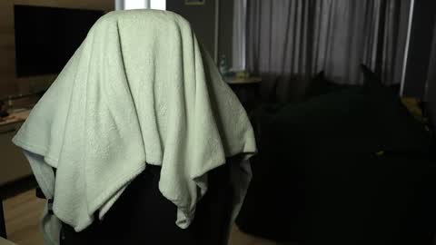 OLIVERpvt is open online show from 04-09-26, 11:04