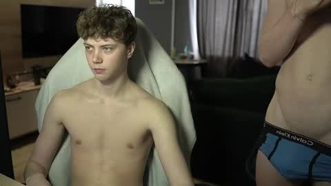 OLIVERpvt is open online show from 04-10-26, 12:21