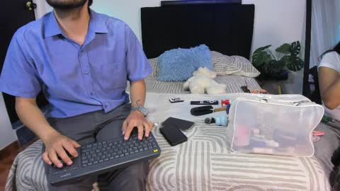 Coco and J online show from 04-04-26, 03:20