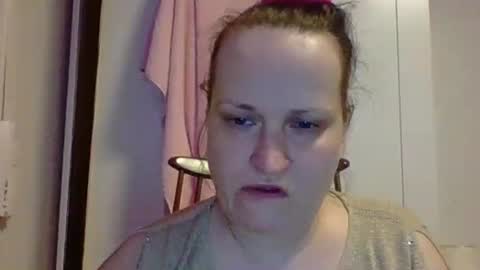 Snapshot of _squirty_pussyyy_ chatting on 02-25-25, 05:47 Melisa online show from 02-25-25, 05:47