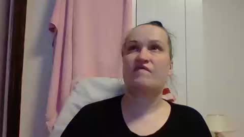 Snapshot of _squirty_pussyyy_ chatting on 03-08-25, 06:05 Melisa online show from 03-08-25, 06:05