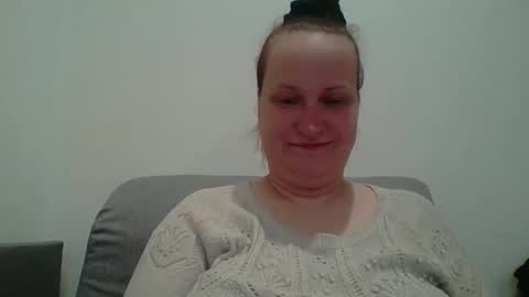 Snapshot of _squirty_pussyyy_ chatting on 10-09-25, 03:04 Melisa online show from 10-09-25, 03:04