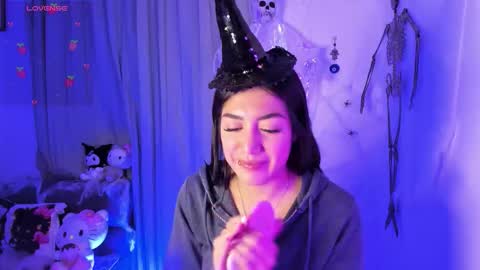 Snapshot of _strawberrycream chatting on 10-21-25, 02:01 Angela online show from 10-21-25, 02:01
