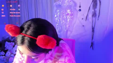 Snapshot of _strawberrycream chatting on 10-25-25, 01:57 Angela online show from 10-25-25, 01:57