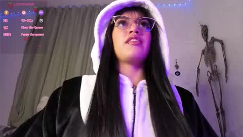 Snapshot of _strawberrycream chatting on 10-29-25, 02:47 Angela online show from 10-29-25, 02:47