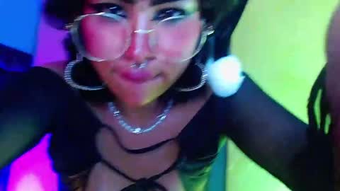 Snapshot of _sweet_kuromi chatting on 12-17-24, 05:18 Kuromi online show from 12-17-24, 05:18