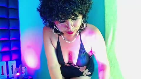 Snapshot of _sweet_kuromi chatting on 12-19-24, 03:51 Kuromi online show from 12-19-24, 03:51