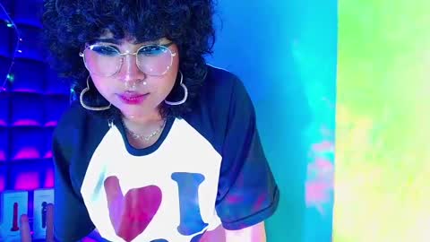 Snapshot of _sweet_kuromi chatting on 01-08-25, 04:23 Kuromi online show from 01-08-25, 04:23