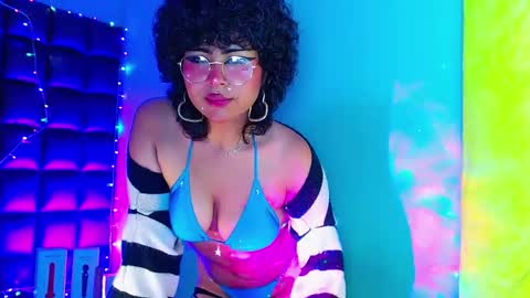 Snapshot of _sweet_kuromi chatting on 01-11-25, 04:48 Kuromi online show from 01-11-25, 04:48