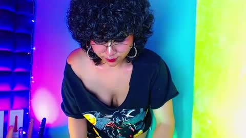 Snapshot of _sweet_kuromi chatting on 01-18-25, 10:17 Kuromi online show from 01-18-25, 10:17