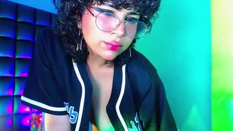 Snapshot of _sweet_kuromi chatting on 02-05-25, 04:27 Kuromi online show from 02-05-25, 04:27