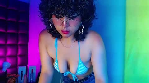 Snapshot of _sweet_kuromi chatting on 03-11-25, 08:20 Kuromi online show from 03-11-25, 08:20