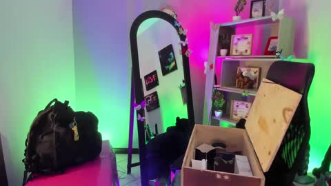 Snapshot of _sweet_kuromi chatting on 09-27-25, 03:33 Kuromi online show from 09-27-25, 03:33