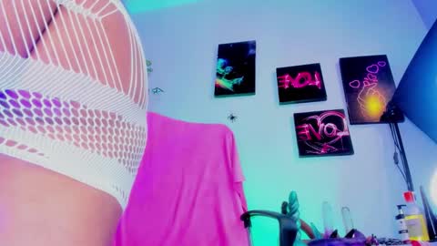 Snapshot of _sweet_kuromi chatting on 10-18-25, 05:21 Kuromi online show from 10-18-25, 05:21