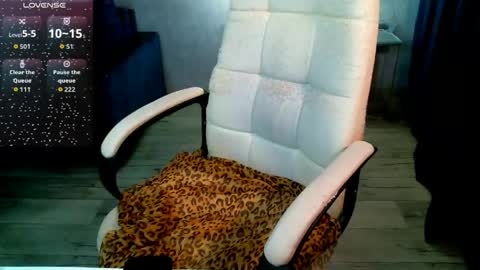 Snapshot of _sweet_ruby_ chatting on 05-12-26, 10:12 Milana welcome to my world online show from 05-12-26, 10:12