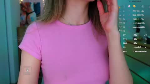 Snapshot of _sweetcams_ chatting on 04-16-26, 08:26 Dasha online show from 04-16-26, 08:26