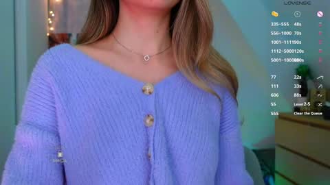 Snapshot of _sweetcams_ chatting on 04-17-26, 05:32 Dasha online show from 04-17-26, 05:32