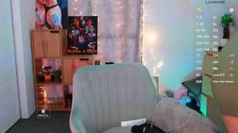 Snapshot of _sweetcams_ chatting on 05-23-26, 07:35 Dasha online show from 05-23-26, 07:35