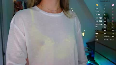 Snapshot of _sweetcams_ chatting on 07-16-26, 03:23 Dasha online show from 07-16-26, 03:23