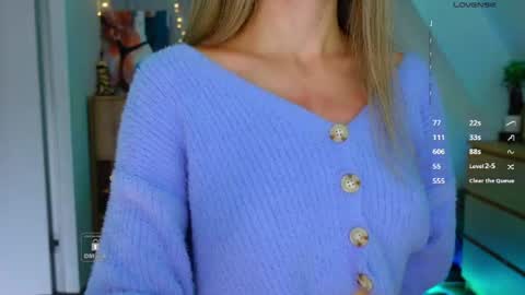 Snapshot of _sweetcams_ chatting on 07-19-26, 05:22 Dasha online show from 07-19-26, 05:22