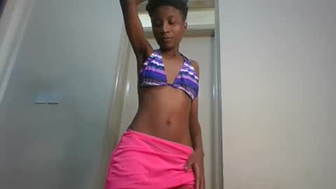 Snapshot of _sweetebony_r chatting on 06-10-26, 07:07 _sweetebony_r online show from 06-10-26, 07:07