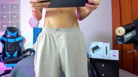 Snapshot of _taylor_black chatting on 09-24-25, 09:18 Taylor online show from 09-24-25, 09:18