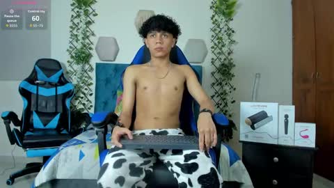 Snapshot of _taylor_black chatting on 10-07-25, 12:19 Taylor online show from 10-07-25, 12:19