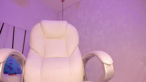 Snapshot of _tinyrousse_ chatting on 01-28-25, 07:21 Rousse online show from 01-28-25, 07:21