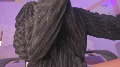 Snapshot of _tinyrousse_ chatting on 10-27-25, 07:07 Rousse online show from 10-27-25, 07:07