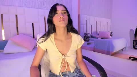 Snapshot of _tinyrousse_ chatting on 11-05-25, 07:03 Rousse online show from 11-05-25, 07:03