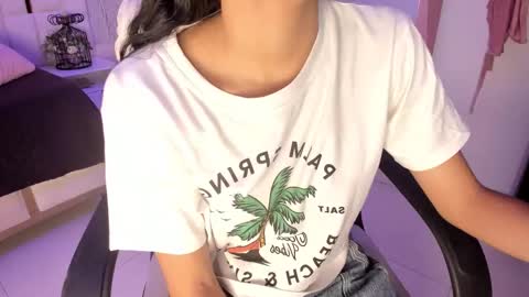 Snapshot of _tinyrousse_ chatting on 11-06-25, 07:15 Rousse online show from 11-06-25, 07:15