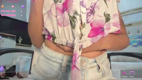 Snapshot of _tinyrousse_ chatting on 12-01-25, 07:08 Rousse online show from 12-01-25, 07:08