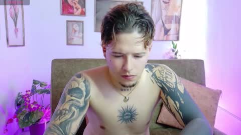 _tyleer_ online show from 10-06-25, 05:21