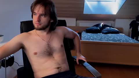 Snapshot of _v_l_a_d_ chatting on 06-29-26, 12:27 Vlad online show from 06-29-26, 12:27